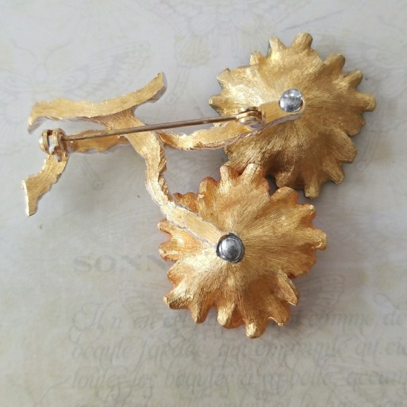 Vintage Mid Century Red White and Blue Enamel Flower Brooch - Picture 6 of 9